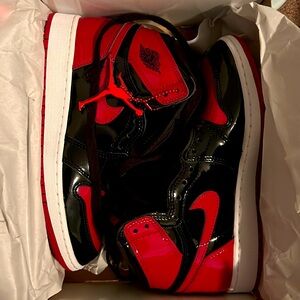 Air Jordan 1 retro high OG Black, red and white